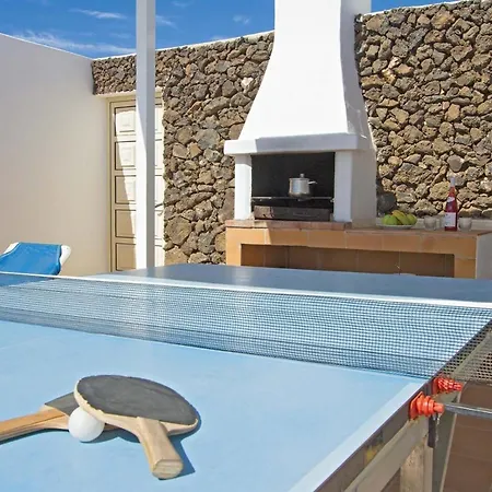 Puerto Del Carmen Sleeps 8 Wifi Villa